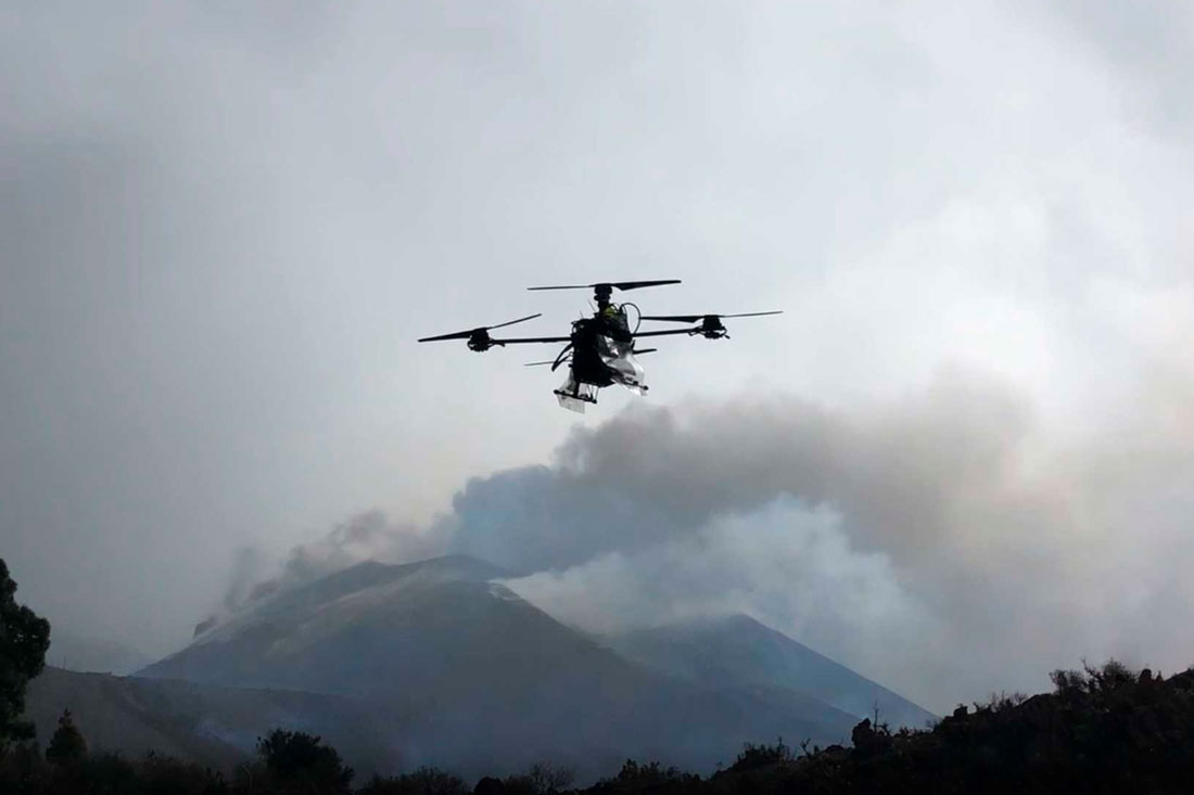 Photo: Ericksen, J., Fischer, T., Fricke, G. M., Nowicki, S., Pérez, N., Hernández Pérez, P., Hernández Pérez, P., Padrón González, E. & Moses, M.E. (2024). Drone CO2 measurements during the Tajogaite volcanic eruption. Atmos. Meas. Tech. Discuss. 17: 4725-4736.